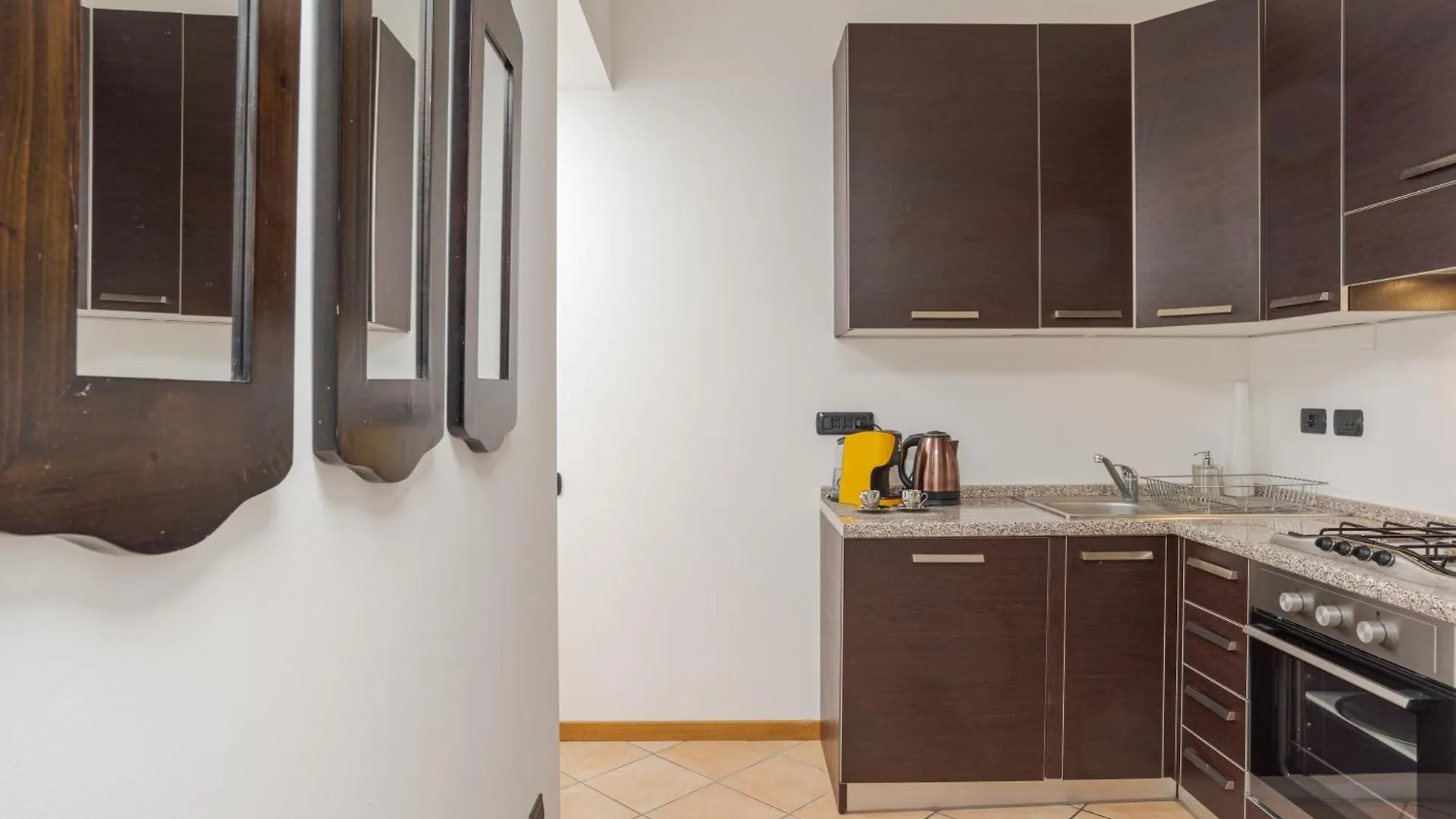 Ossuccio Apt With Balcony & Private Parking Italië
