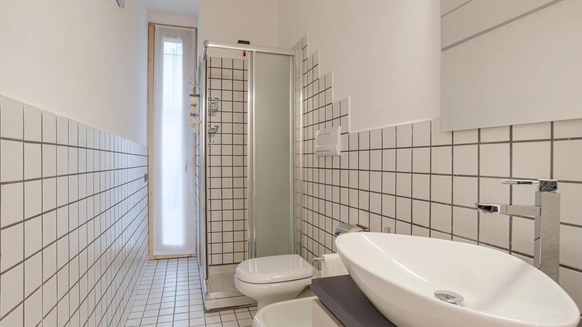 Appartement Ossuccio Apt With Balcony & Private Parking Italië