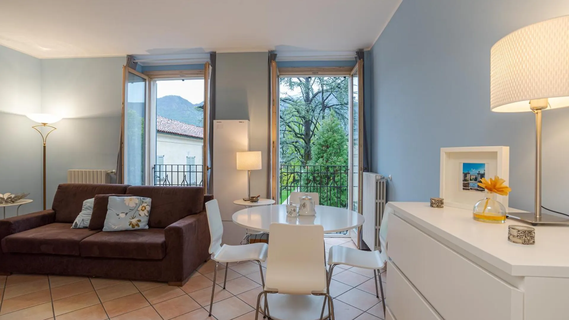 Ossuccio Apt With Balcony & Private Parking Appartement