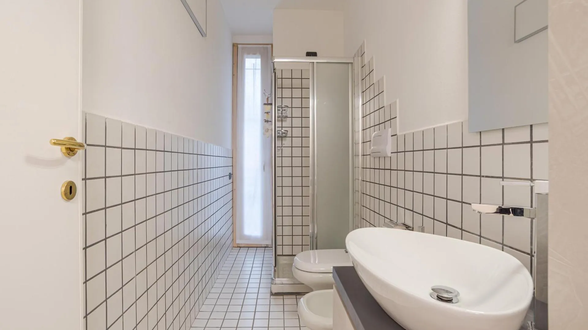 Ossuccio Apt With Balcony & Private Parking