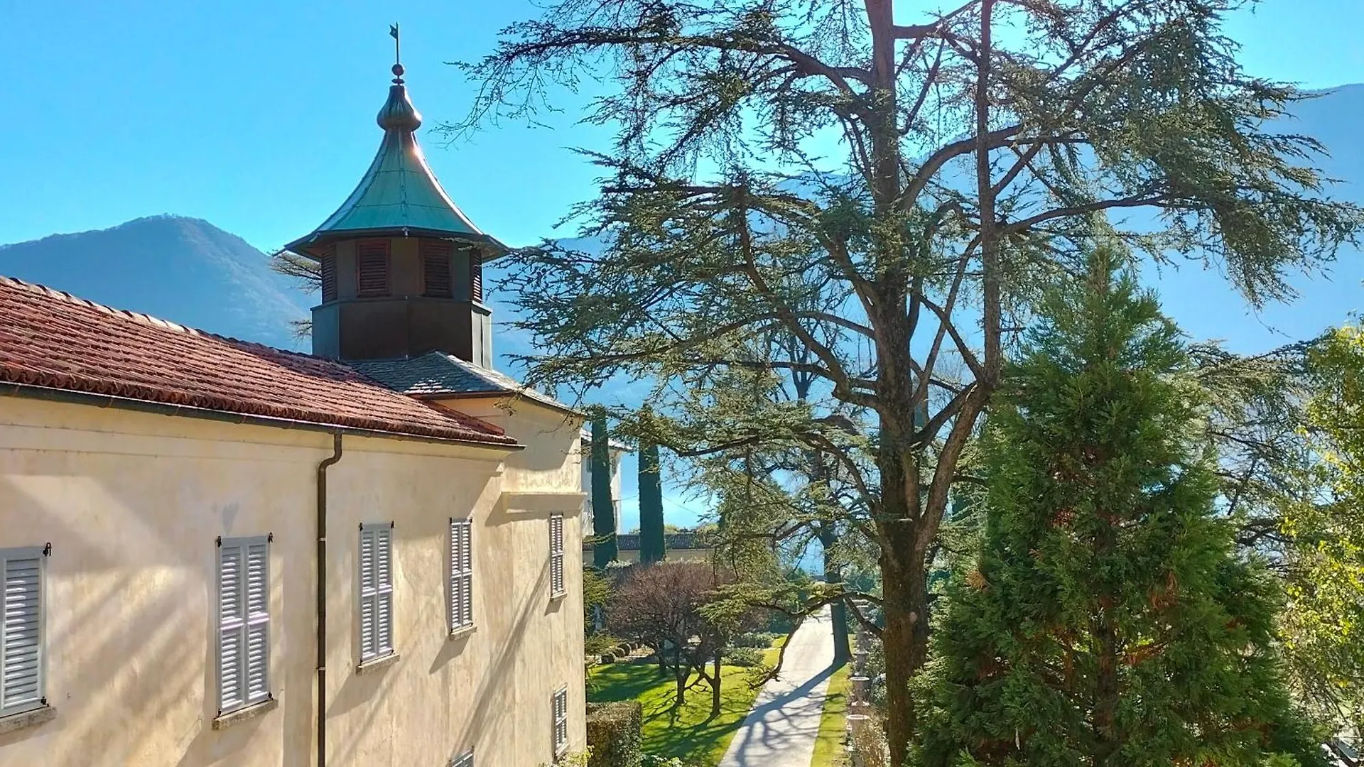 Ossuccio Apt With Balcony & Private Parking Appartement