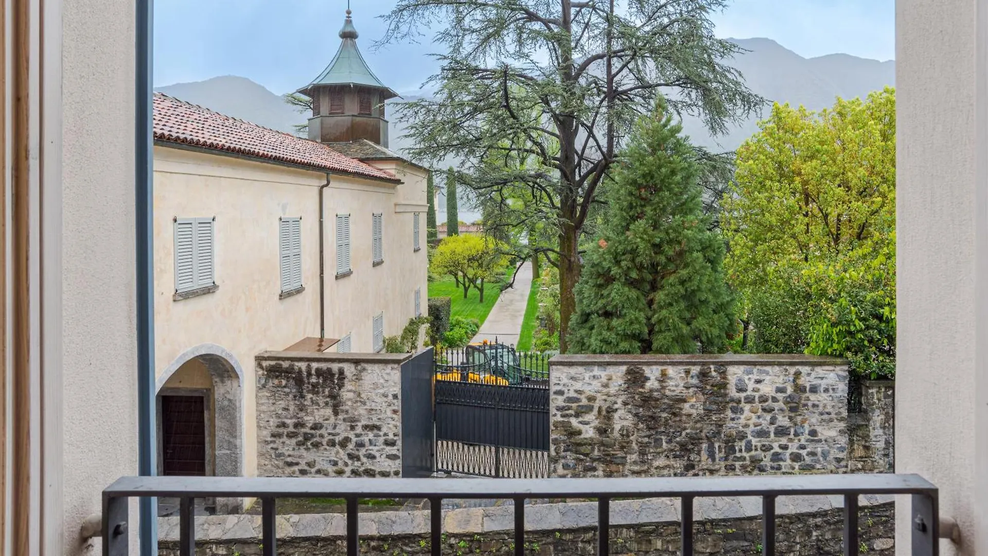 Ossuccio Apt With Balcony & Private Parking Ιταλία